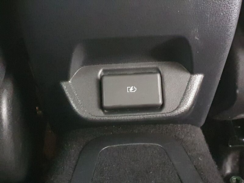 More views of Nissan Leaf
