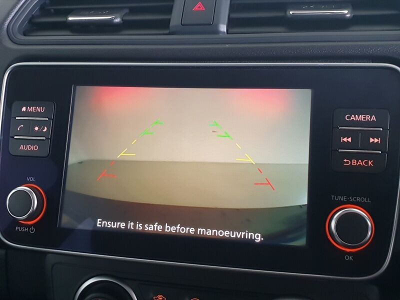 More views of Nissan Leaf