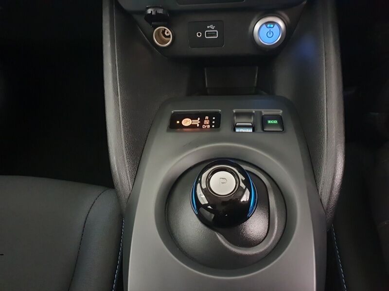 More views of Nissan Leaf