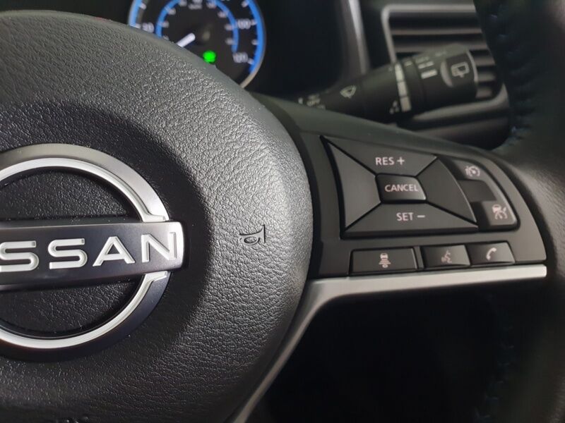 More views of Nissan Leaf
