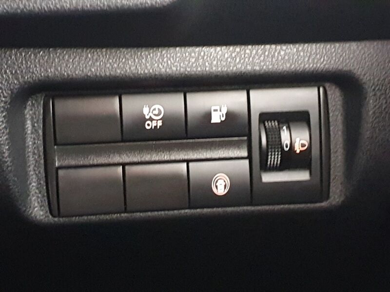 More views of Nissan Leaf