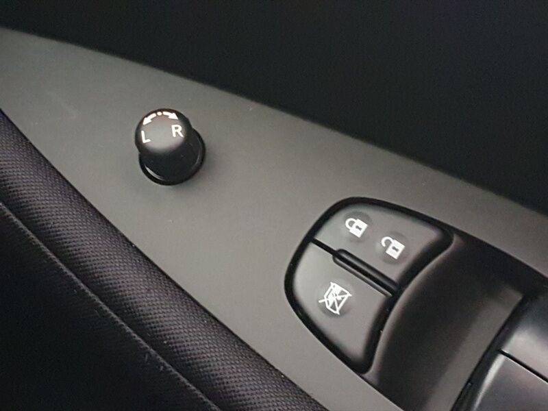 More views of Nissan Leaf