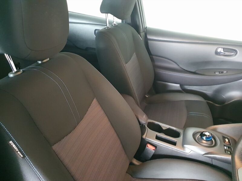 More views of Nissan Leaf