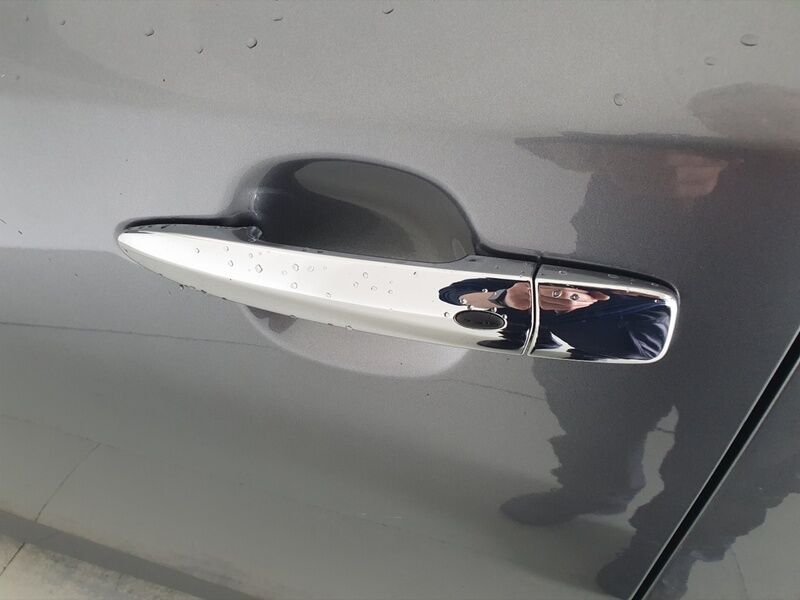 More views of Nissan Leaf