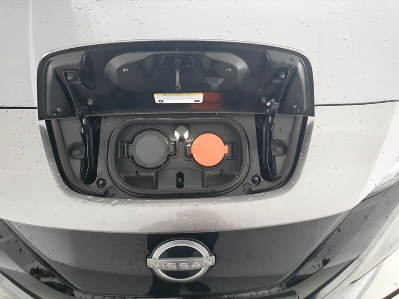 More views of Nissan Leaf
