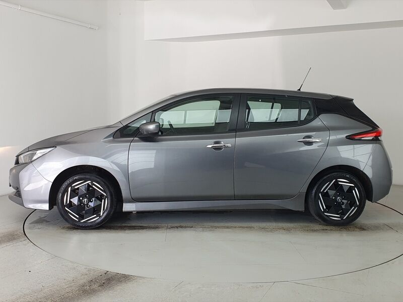 More views of Nissan Leaf