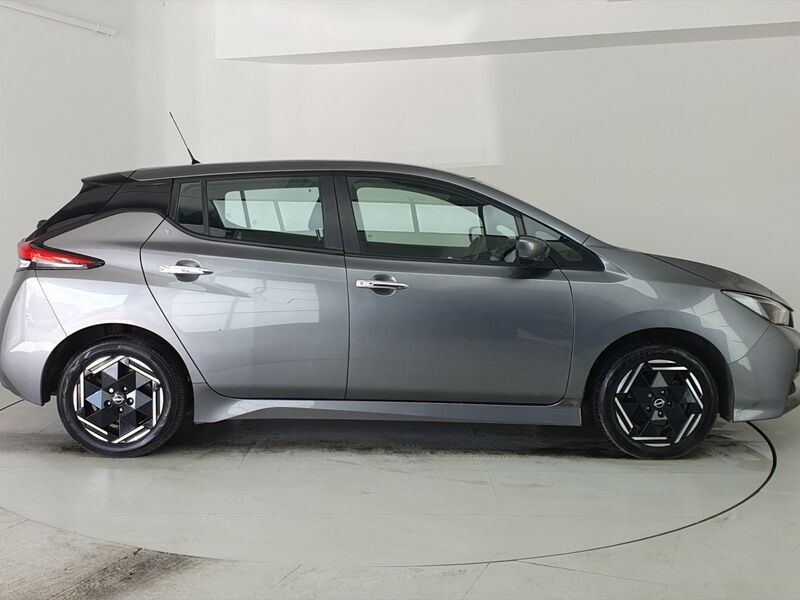 More views of Nissan Leaf