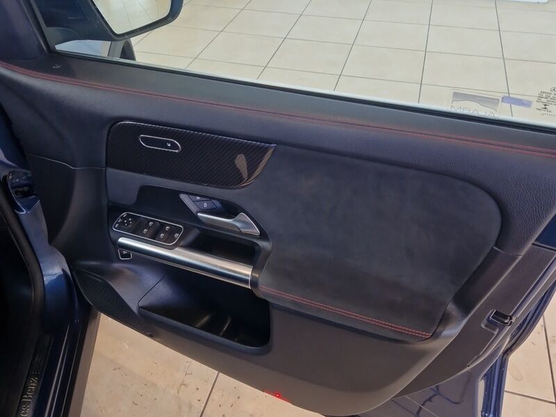 More views of Mercedes-Benz GLA