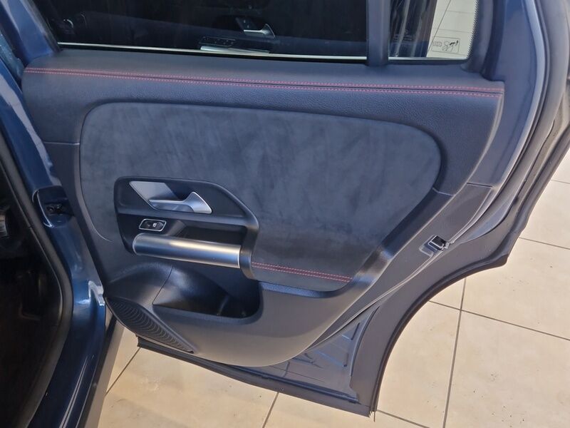 More views of Mercedes-Benz GLA