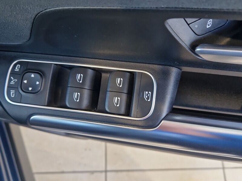 More views of Mercedes-Benz GLA