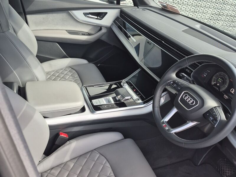 More views of Audi Q7