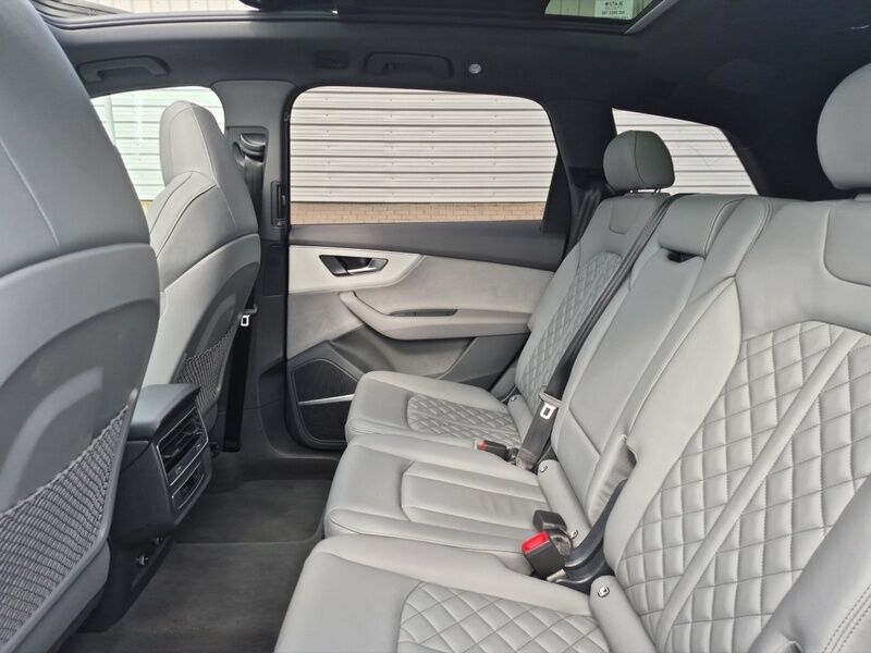 More views of Audi Q7