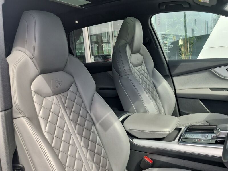 More views of Audi Q7