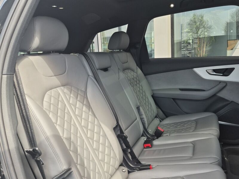 More views of Audi Q7