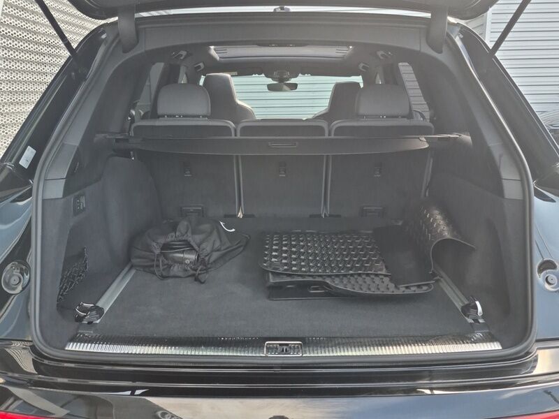 More views of Audi Q7