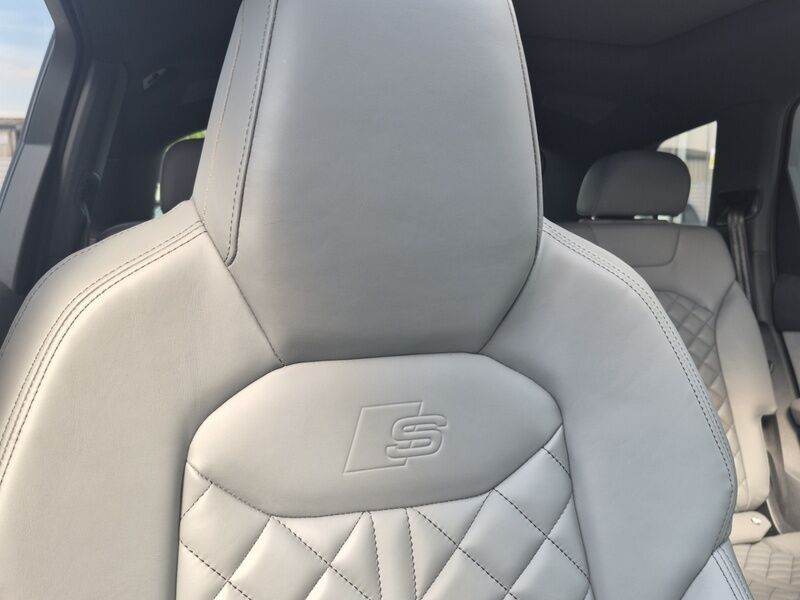 More views of Audi Q7