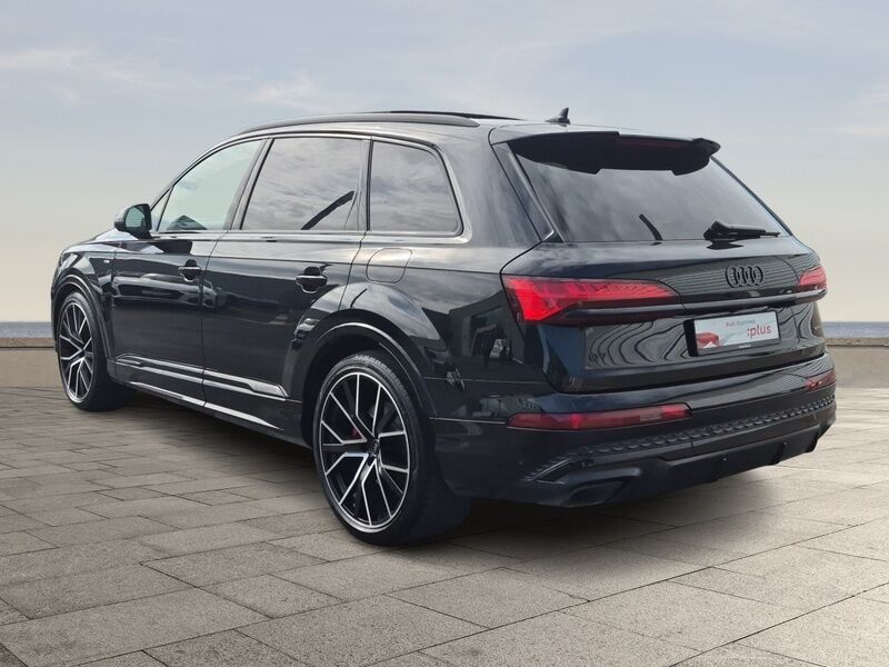 More views of Audi Q7