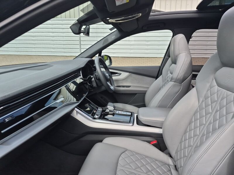 More views of Audi Q7