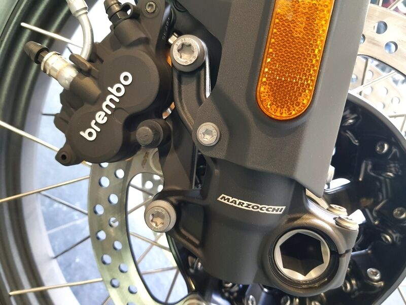 More views of BMW R12