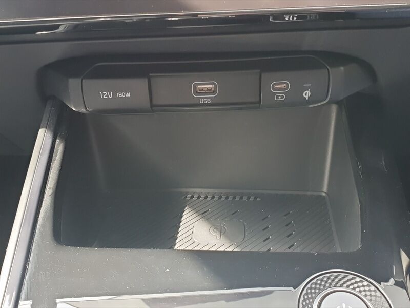 More views of Kia Niro