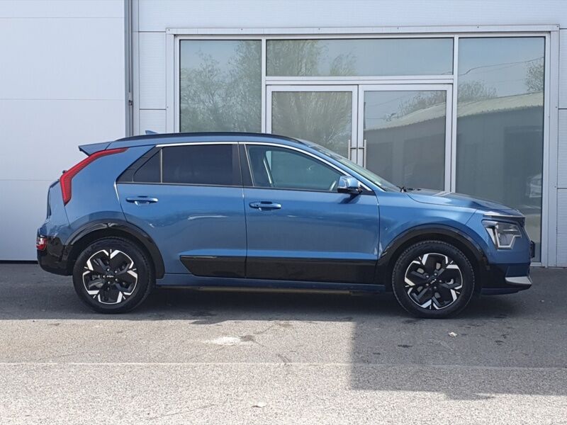More views of Kia Niro