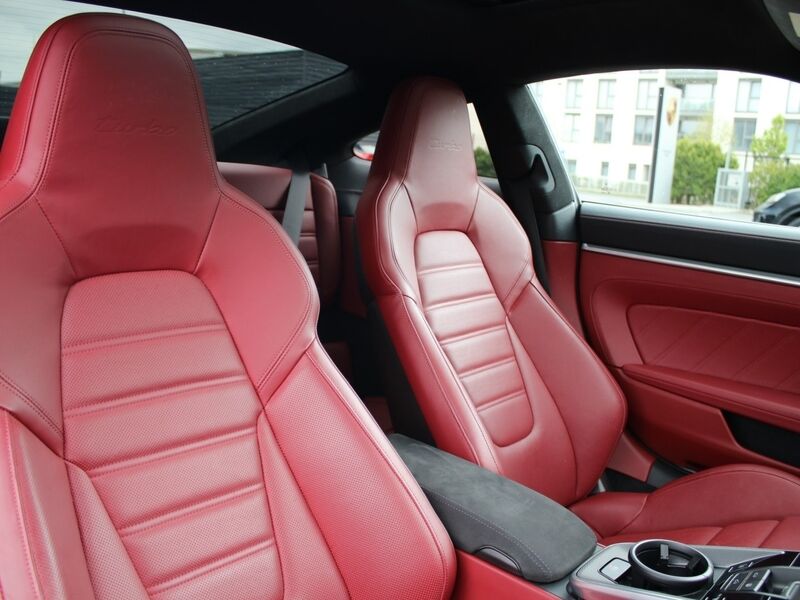 More views of Porsche 911