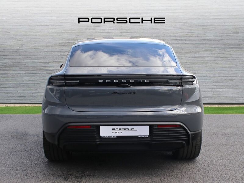 More views of Porsche Macan