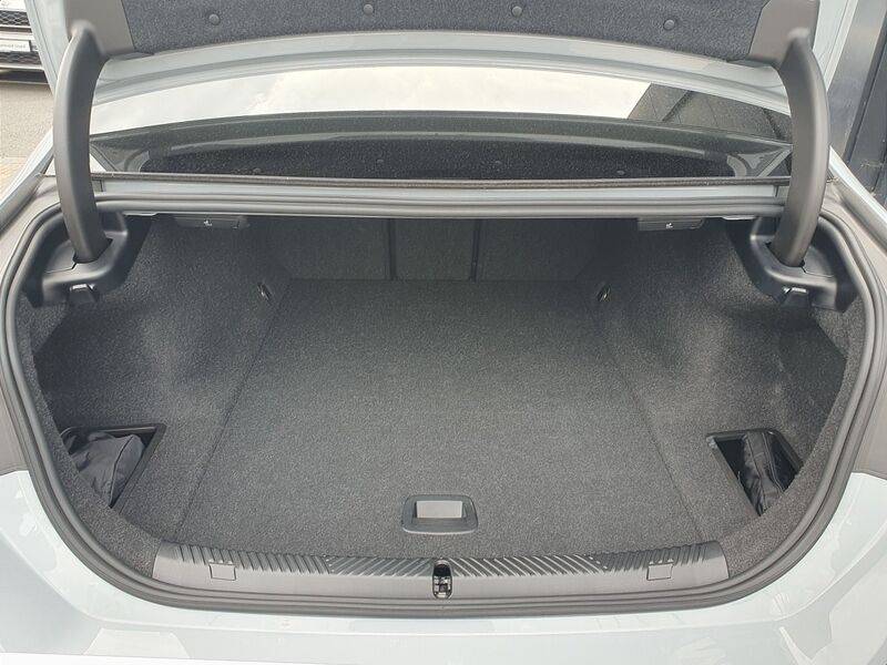 More views of BMW i5