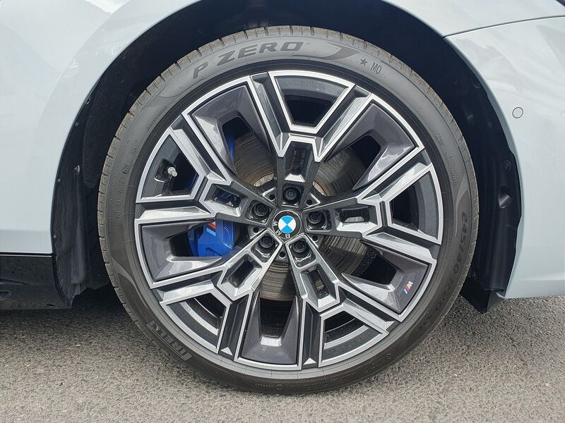 More views of BMW i5