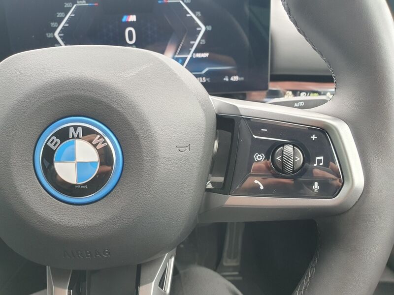 More views of BMW i5