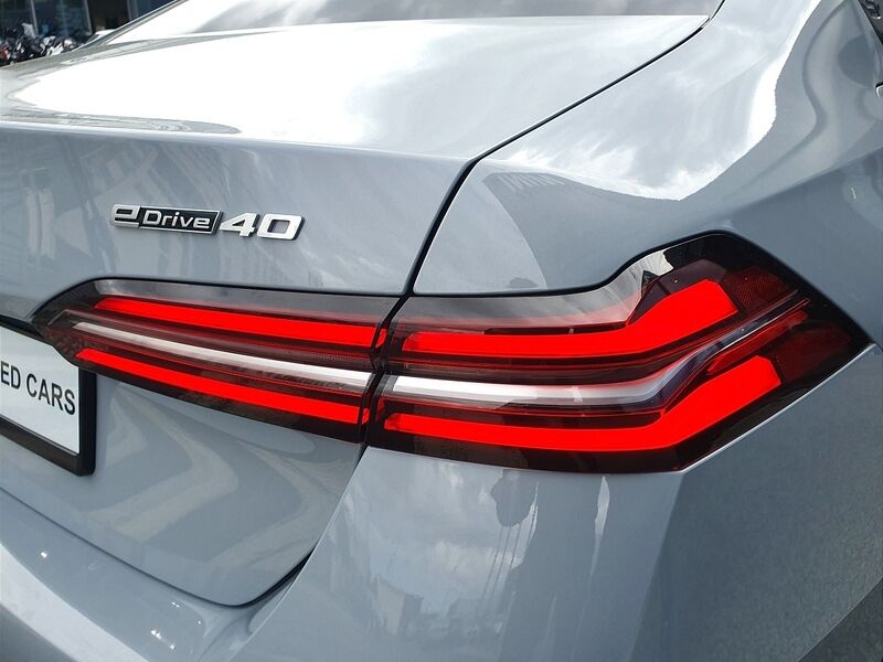 More views of BMW i5
