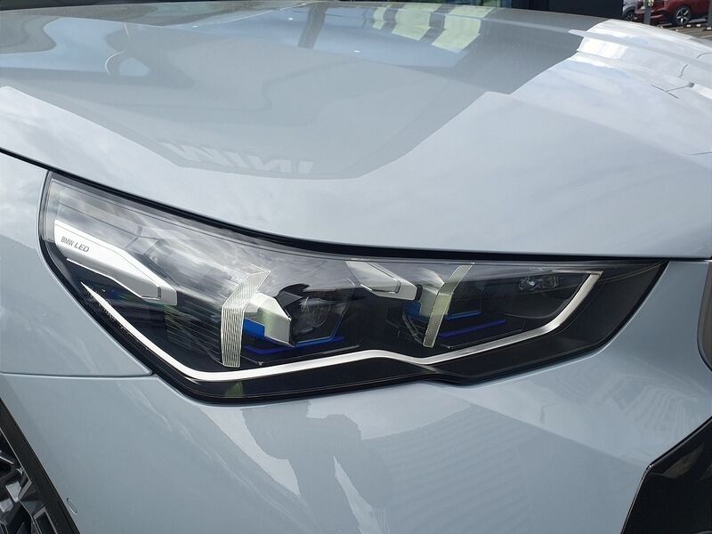 More views of BMW i5