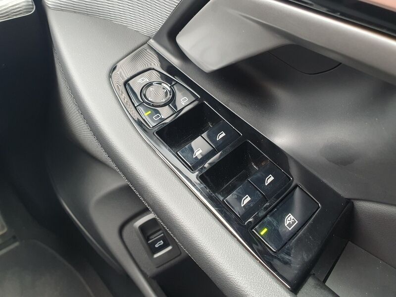 More views of BMW i5