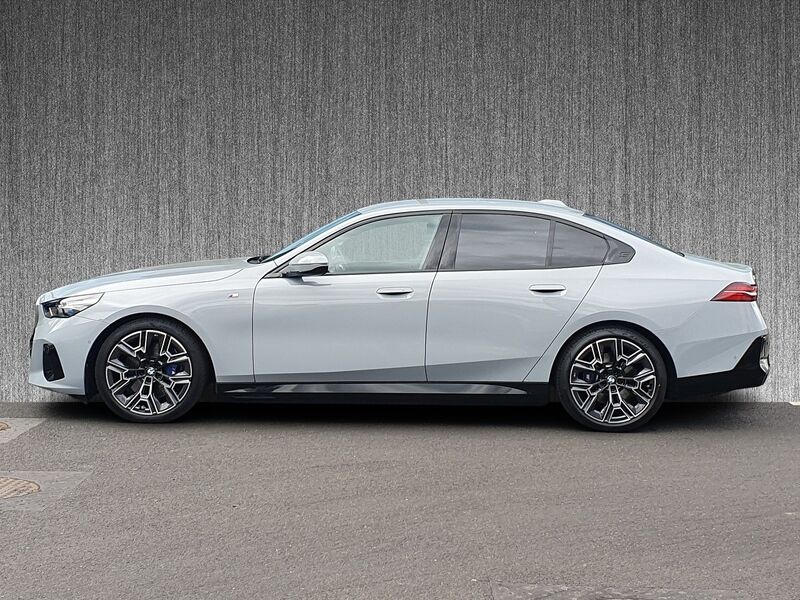 More views of BMW i5