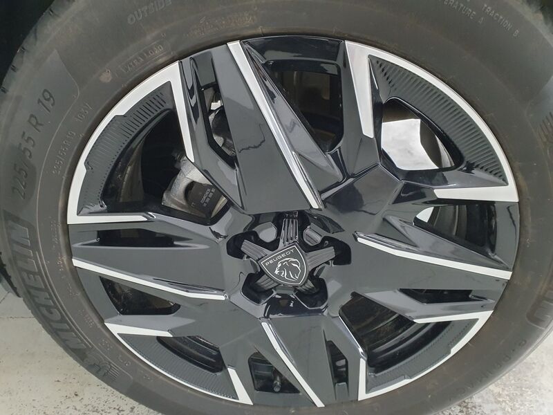 More views of Peugeot 3008