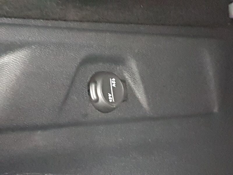 More views of Peugeot 3008