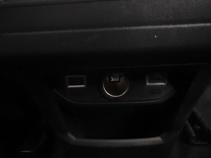 More views of Peugeot 3008