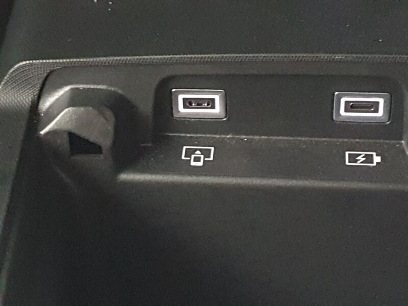 More views of Peugeot 3008