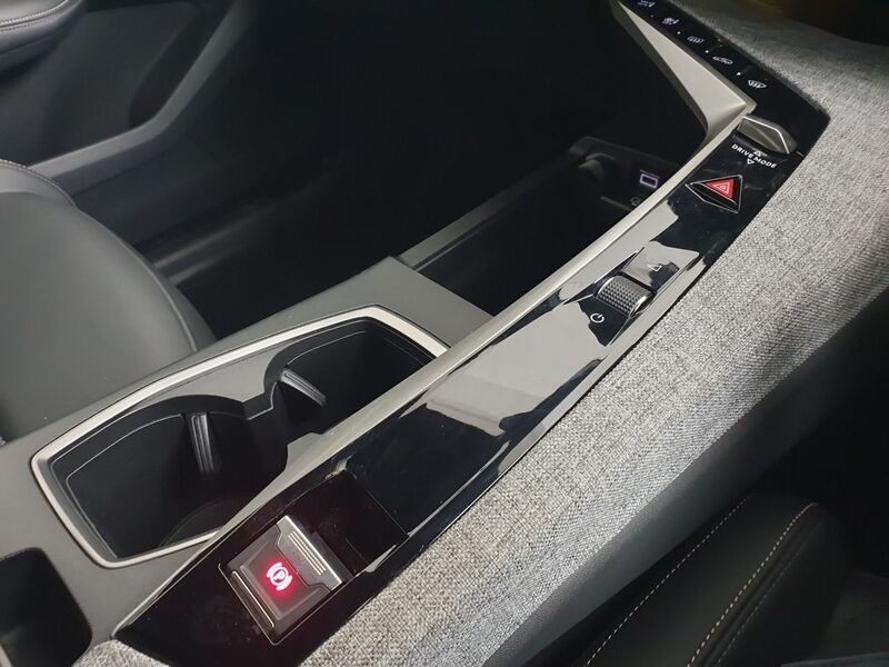 More views of Peugeot 3008