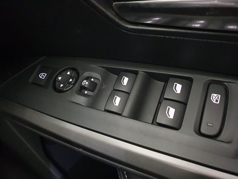 More views of Peugeot 3008