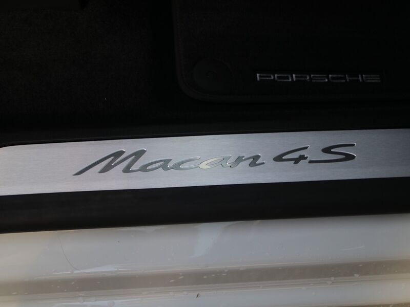 More views of Porsche Macan