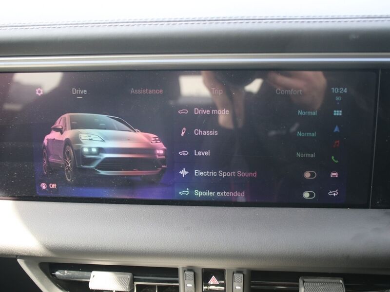 More views of Porsche Macan