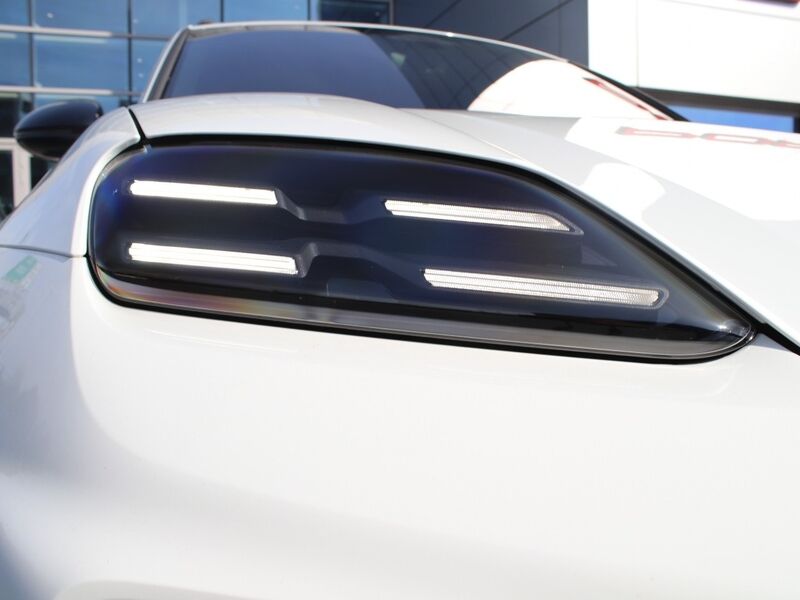 More views of Porsche Macan