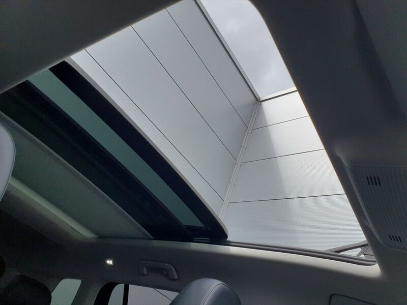 More views of Volkswagen Tayron