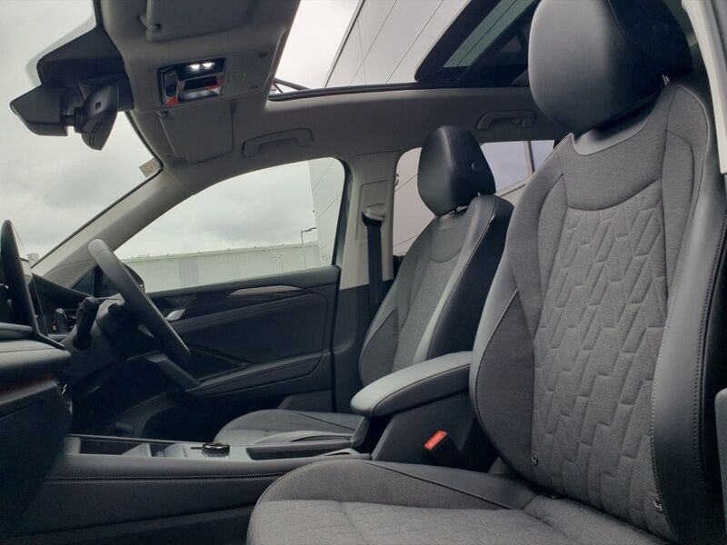 More views of Volkswagen Tayron