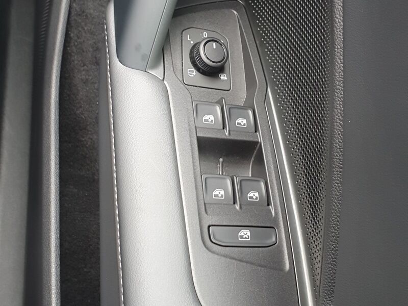 More views of Volkswagen Tayron
