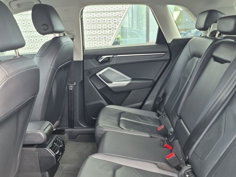 More views of Audi Q3