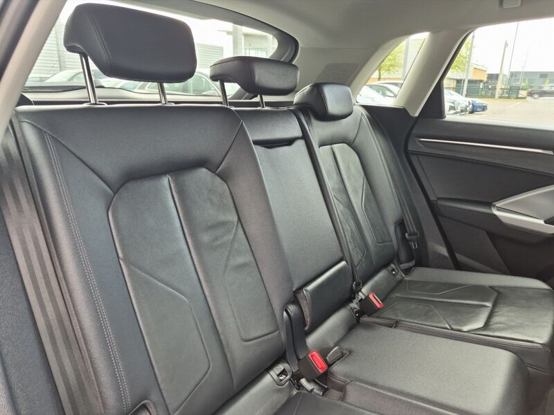 More views of Audi Q3