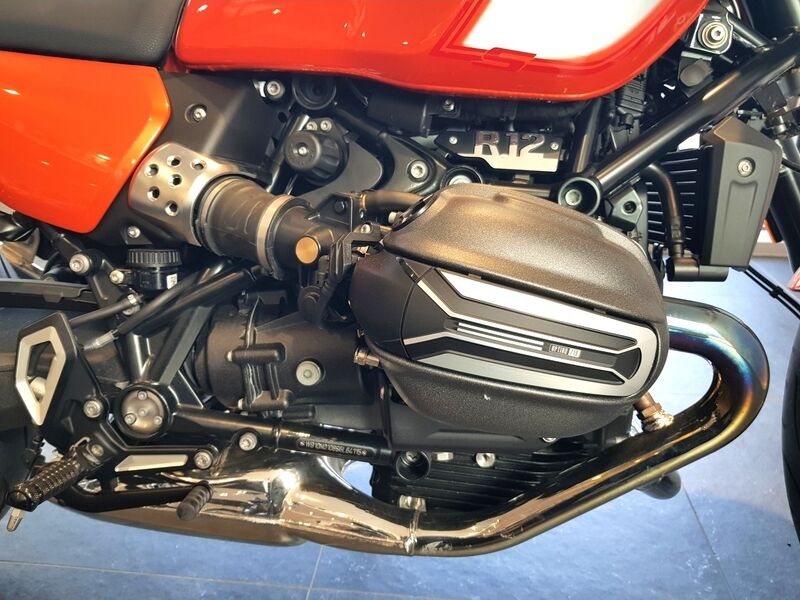 More views of BMW R12