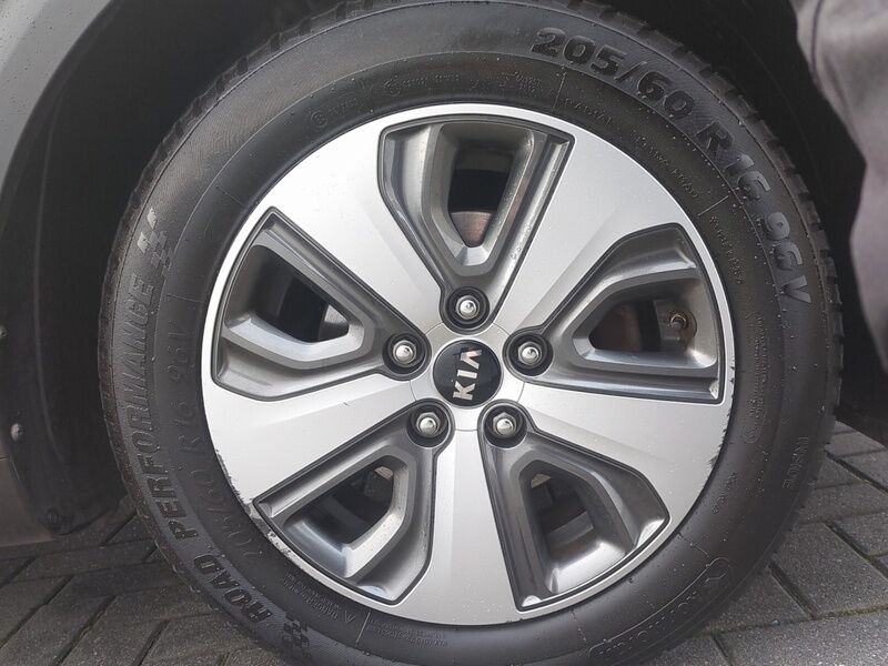 More views of Kia Niro